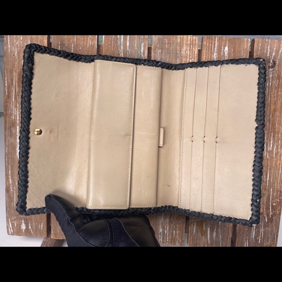 OFFER??LOUIS VUITTON Sara wallet - Picture 7 of 15